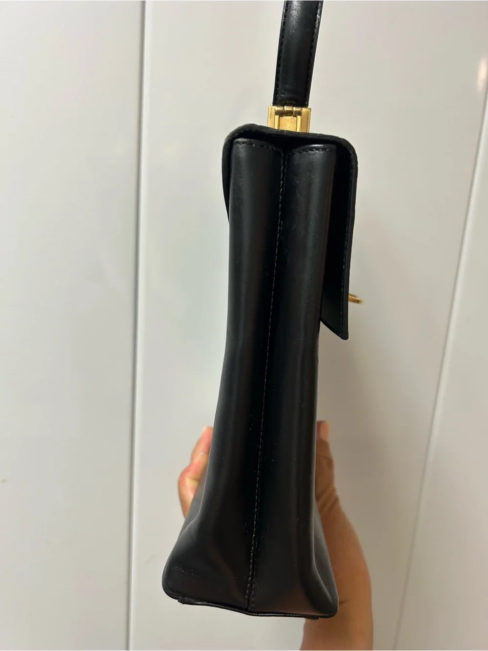 Vintage Salvatore Ferragamo Black Smooth Leather Gancini AF-218657Top Handle Bag